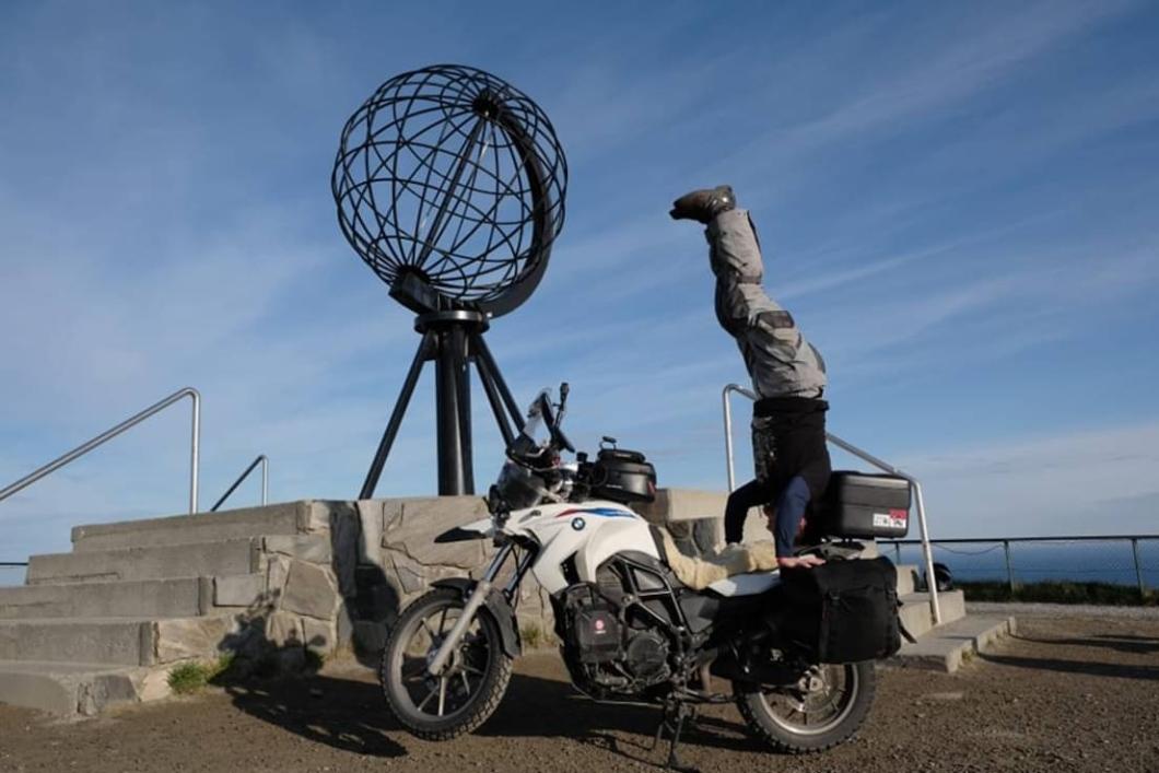 isonhisway's profile header