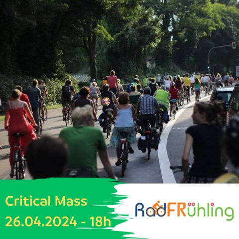 Viele Fahrradfahrer fahren auf einer Straße und nehmen die gesamte Breite der Straße ein
