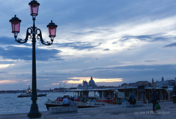 Venice at night. Artist Iris Richardson, Gallery Pictorem