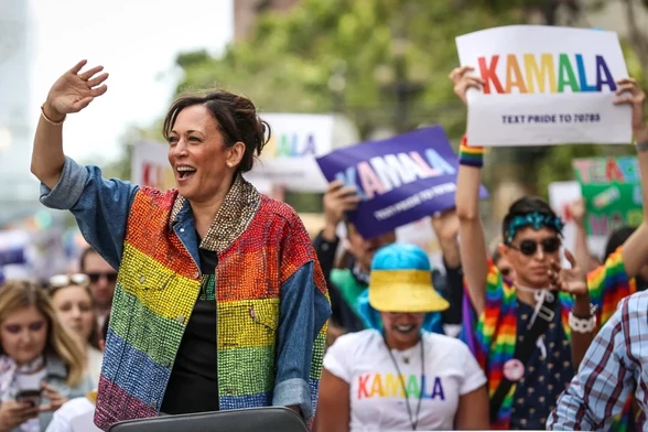 Kamala Harris in Colours :-)

US news | The Guardian
@theguardian_us_news@halo.nu
Kamala Harris promises full marijuana legalization – is that a gamechanger? https://www.theguardian.com/us-news/2024/oct/19/election-harris-marijuana-legalization #USelections2024 #KamalaHarris #USpolitics #Cannabis #USnews