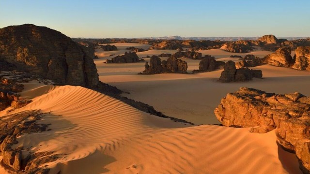 photo - dry lake bed, Sahara Desert