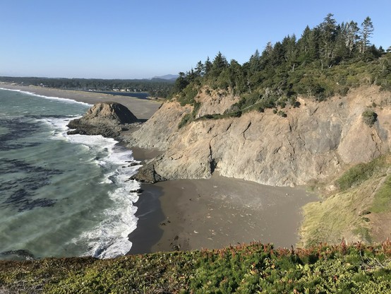 An energetic oblique attacking wave set breaks into an isolated pocket beach at normal tide range…the kind of restricted beach that provides no escape during King Tides

Photo is from north side of Port Orford Heads in Oregon