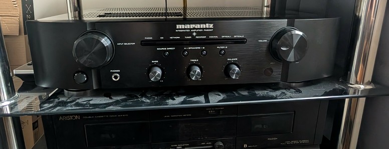 A black Marantz 6007 aplifier