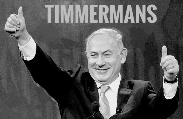 Grijswaardenfoto van de Israëlische premier Benjamin Netanyahu die lachend twee duimen opsteekt.

Boven zijn hoofd is, op een vage achtergrond, "TIMMERMANS" te lezen.