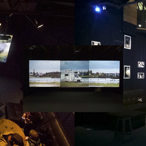 Exposition de ZONE 54 : I love You Fuck Off, au CCGP (Nancy). Triple vidéoprojection synchronisée, vue de face : les trois écrans s'alignent pour n'en former qu'un. L'installation est une anamorphose