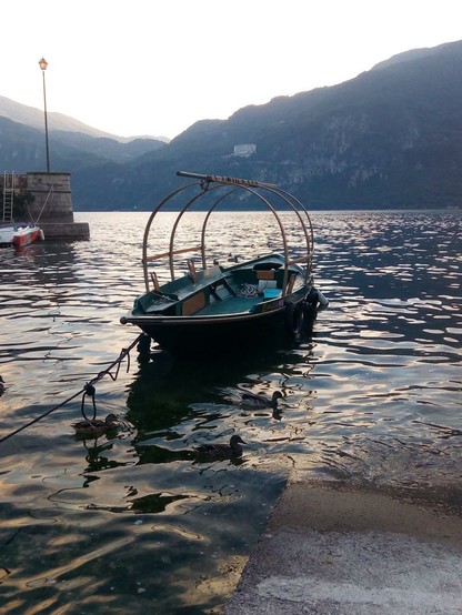 La classica imbarcazione sul lago di Como