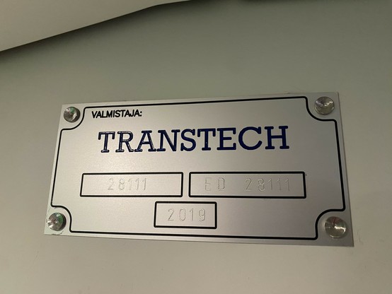 Junanvaunun valmistajankilpi: Ed28111, Transtech 2019.