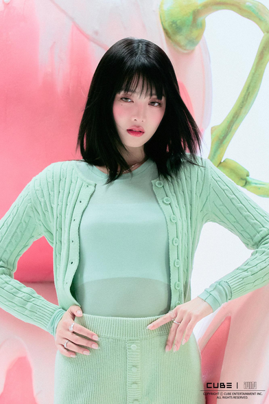 Kpop idol Minnie ina pale green cable knit cardigan, skirt, and top.