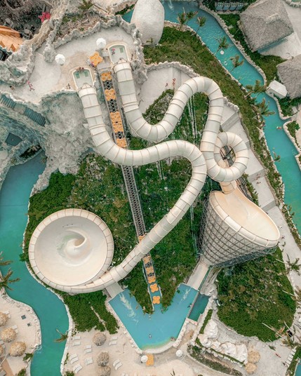 El Dorado Park, The Water Temple, Cap Cana, Dominican Republic
Soon we will talk about our contribution in the construction of this spectacular water park, the largest in the Caribbean... And the most impressive!