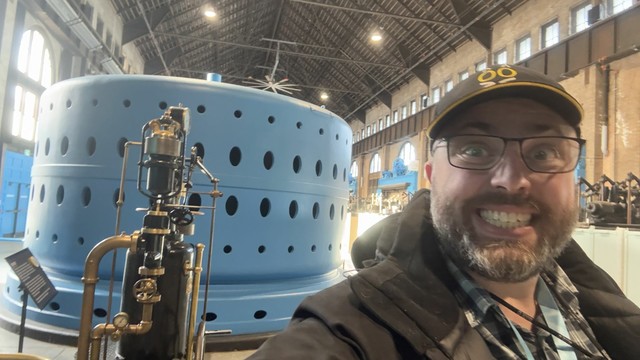 Selfie with a stupid grin in front of a 25Hz generator.