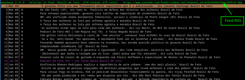 screenshot do app newsboat, um leitor de feed RSS que roda no Terminal. Uma tela de fundo preto, com texto branco. No topo, em verde, o nome do app e "Articles in feed 'Brasil de Fato' (676 unread, 679 total) e a URL do feed RSS extraído do Youtube. ABaixo, a lista de vídeos, com as colunas informando data e título