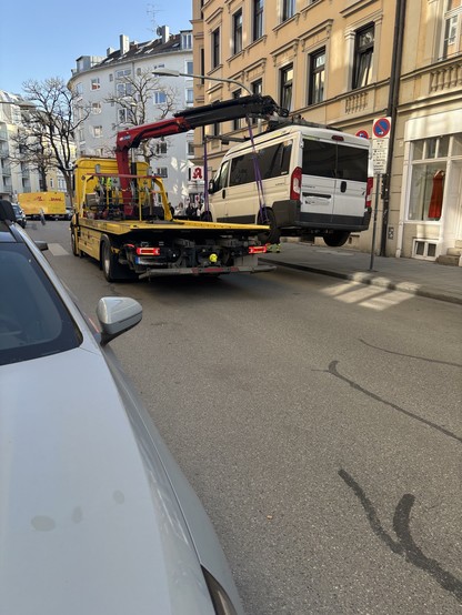 Fahrzeug wird abgeschleppt