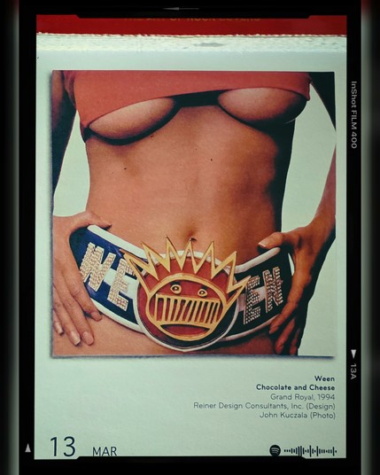 Abreißtageskalender mit dem Kalenderblatt des Vinyl-Covers der LP "Chocolate and Cheese" (1994) von Ween
