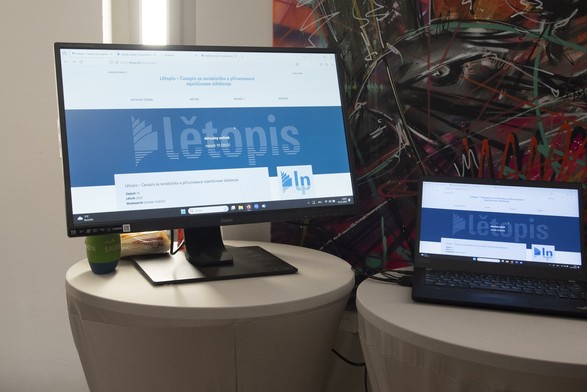Lětopis-Startseite auf Monitor eingeblendet