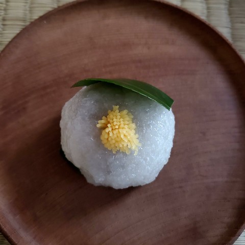 A camellia inspired sweet sold during plum blossom season at Jonan-gu. It has a slightly octagonal shape, mirroring a famous amulet sold at the shrine.