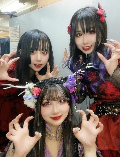 3 idols