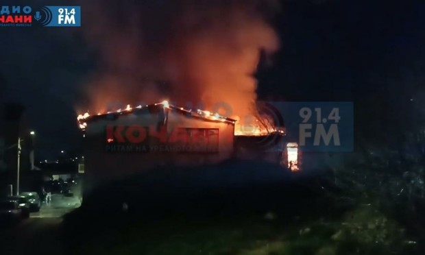 Captura de pantalla del video donde se ve la discoteca incendiada (@AZ_Intel_)