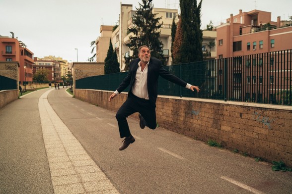Valerio Mastandrea in "Nonostante"