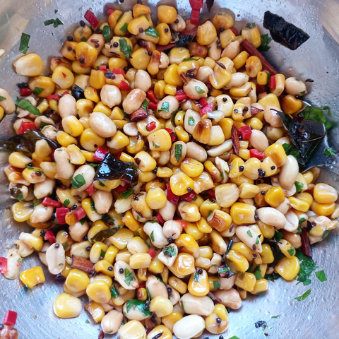 Der fertige Salat wie beschrieben in einer Schüssel.