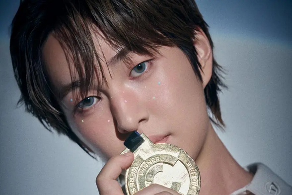 Pretty portrait of Onew. He's holding a medal.