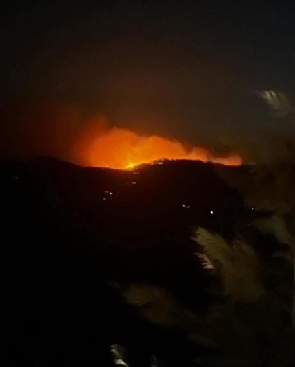 Night Time Photo of Table Rock Fire cresting a ridge along the NC / SC border