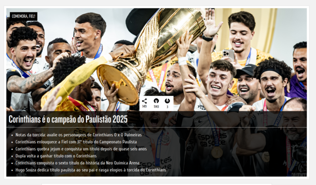 A imagem mostra uma celebração de um time de futebol, provavelmente o Corinthians, após a conquista do título do Campeonato Paulista de 2025. Os jogadores estão reunidos, erguendo um troféu dourado, com expressões de alegria e orgulho. Alguns jogadores estão usando medalhas ao redor do pescoço, indicando a vitória. A imagem é acompanhada de um texto em português que destaca a conquista do Corinthians, mencionando que eles conquistaram o título com um placar de 0 x 0 contra o Palmeiras, e que é o 31º título do Campeonato Paulista. O texto também menciona que o Corinthians quebrou um jejum de seis anos sem conquistar um título e que é o sexto título da história no Neo Química Arena. Hugo Souza dedica o título ao seu pai e agradecimentos à torcida do Corinthians. A imagem é de um site esportivo, indicado pelo logotipo "COMEMORA FIEL" no canto superior esquerdo.