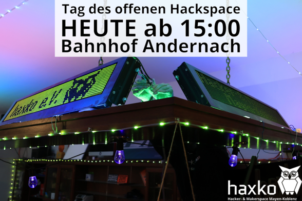 Bild des oberen Bereichs einer ehemaligen Kneipentheke. Viele Kanten mit kleinen LEDs dekoriert. Oben drauf über Eck 2 Flipdot-Anzeigen mit dem haxko-Logo und dem Text Hacker- und Makerspace Mayen-Koblenz. An der Verkabelung sind Hände zu sehen, welche etwas zusammenstecken. Oben ein Overlay

Tag des offenen Hackspace
HEUTE ab 15:00
Bahnhof Andernach

Unten links haxko-Logo