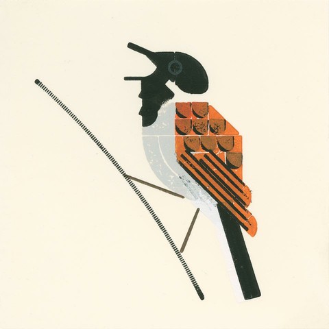 Handgedrukte prent van een gestileerde vogel, luidkeels zingend vanaf een dunne riethalm. Zwarte kop, witte nek, lichtgrijze buik en een zwarte staart. De vleugels zijn orange-bruin met zwarte markering.