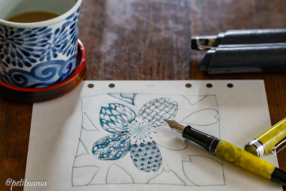 Octopus Arabesque Mug, something like zentangle and fountain pens (aurora Gialla, and Monviso）