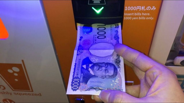 【神戸市 北区】イオンモール神戸北 IJOOZ（アイジュース）生搾りオレンジジュース自動販売機（新紙幣で支払い）2025.03