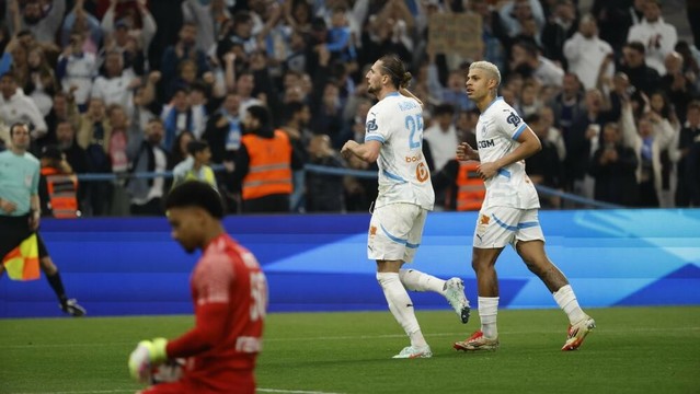 fébriles mais à nouveau deuxièmes grâce à leur victoire, les Olympiens se donnent de l'air