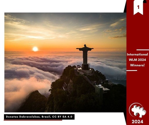 A golden sunset view of the statue of Christ the Redeemer in Rio de Janeiro, Brazil by Donatas Dabravolskas (image available under CC BY-SA 4.0 license)