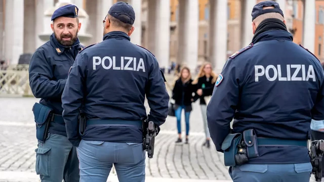 Italian Police Dismantle Migrant Smuggling Ring, Arrest 15 Egyptians