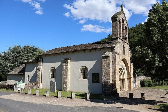 Eglise Saint-Privat à #SaintBonnetLaval (#Lozère) Eglise du XIIe siècle n'ayant subi aucune altération, hormis la sacristie plaquée contre l'abside. Un petit clocher pignon à trois baies s'élève au-dessus de l'...
Suite 👉 https://monumentum.fr/monument-historique/pa00103836/saint-bonnet-laval-eglise-saint-privat
#Patrimoine #MonumentHistorique
Photo CC-BY-SA 4.0 : FredSeiller