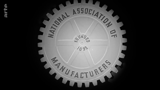 Le syndicat industriel traffique sa date de création dans les films qu'elle produit (1896 au lieu de 1936) pour faire croire qu'elle existe depuis le début de l'histoire des USA, d'après la mémoire collective pionnière des USA.