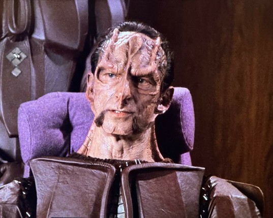 A better view of Macet.he looks almost identical to dukat. Except the skin color isn’t as grey. And he has a bit of mutton chops facial hair