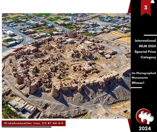 Aerial view of Tabas-e Masina Castle in Tabas-e Masina, Iran by 10-shahramsalimi (image available under CC BY-SA 4.0 license)