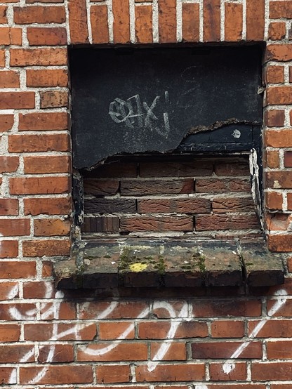 Bricked Window, Discotheque Romantika