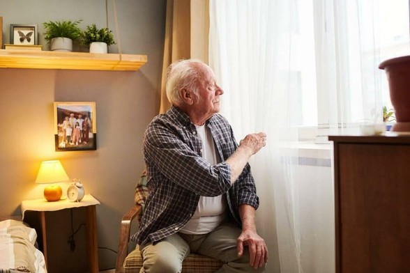 Worried about a senior loved one venturing out alone? 🧓💭 Discover practical strategies to ease anxiety and promote independence. From safety routines to seamless communication, empower them with confidence. Read more here: #SeniorCare #AnxietySupport​