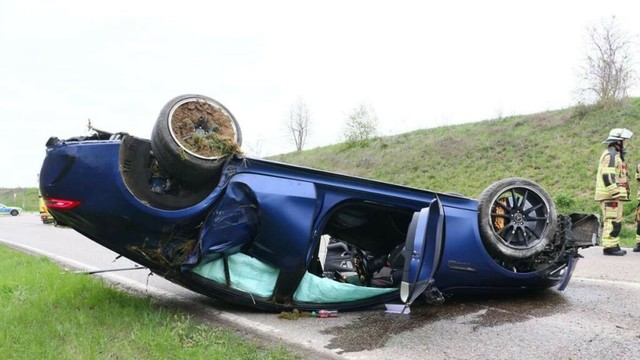 Unfall Auf L1177 bei Ditzingen: 18-Jähriger verliert Kontrolle über Mercedes - 80.000 Sachschaden