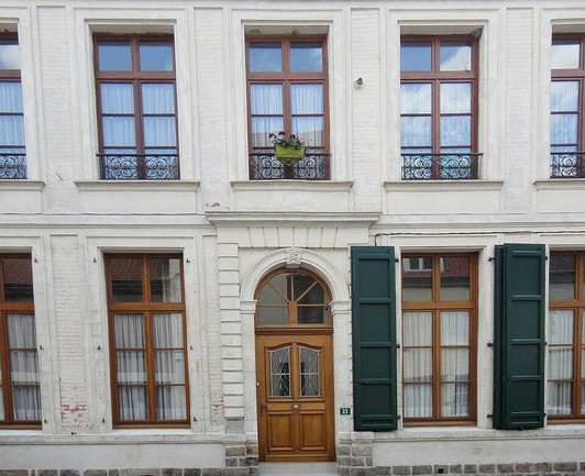 Ancien hôtel à #Hesdin (#PasDeCalais) Construction XVIIIe siècle. Hôtel (ancien) : inscription par arrêté du 5 avril 1948.
Suite 👉 https://monumentum.fr/monument-historique/pa00108314/hesdin-ancien-hotel
#Patrimoine #MonumentHistorique
Photo CC-BY-SA 4.0 : Leroypy