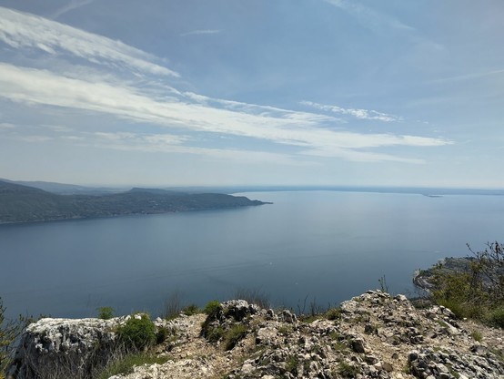Eine Aussicht über den Gardasee.