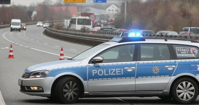 Vollsperrung auf A2 Richtung Hannover: Pkw kollidiert mit Lkw | Nachrichten aus Ostwestfalen-Lippe