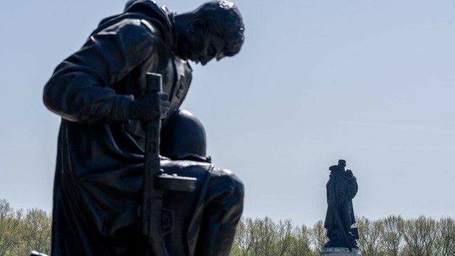 Historischer Tag: Berlin: Gedenken an Kriegsende ohne andere Nationen