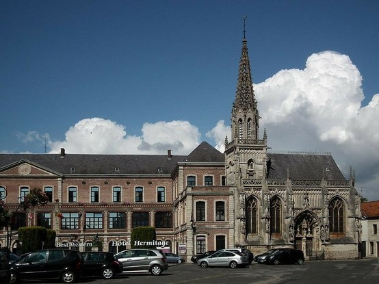 Hôtel-Dieu à #MontreuilsurMer (#PasDeCalais) L'hôpital a été fondé au XIIIe siècle par Gauthier de Maintenay. La chapelle, édifiée au XVIe siècle, a été reconstruite par Clovis Normand vers 1870, dans le style ...
Suite 👉 https://monumentum.fr/monument-historique/pa62000037/montreuil-sur-mer-hotel-dieu
#Patrimoine #MonumentHistorique
Photo CC-BY-SA 4.0 : Mattana