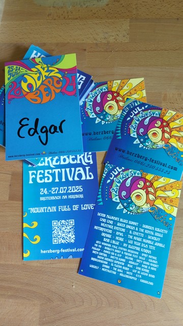 Flyer und Sticker zum Herzberg Festival 2025