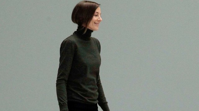 ファッションの記憶から紐解く、“白スニーカー”の魅力——今こそワードローブに迎えたい、ミニマルな名品16選 | Vogue Japan