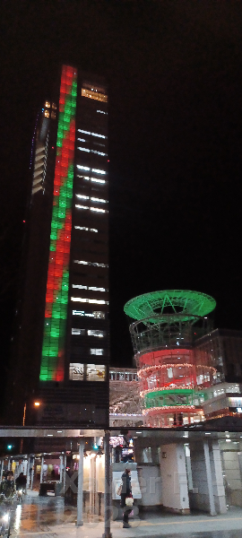 Mes photos - Takamatsu - Place devant la gare principale de nuit