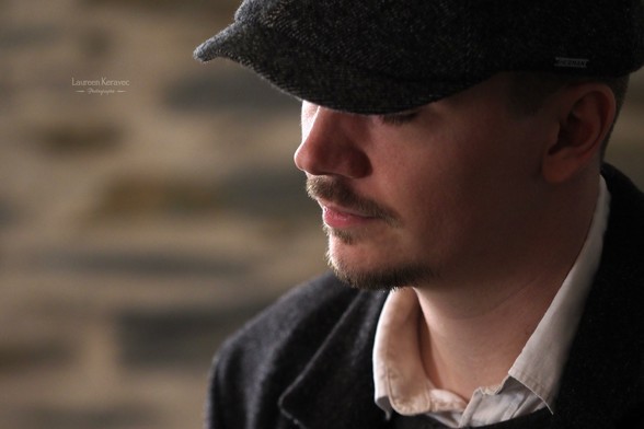 Peaky Blinders avec sa casquette