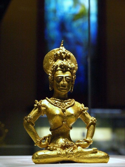 the figure seen from the left side